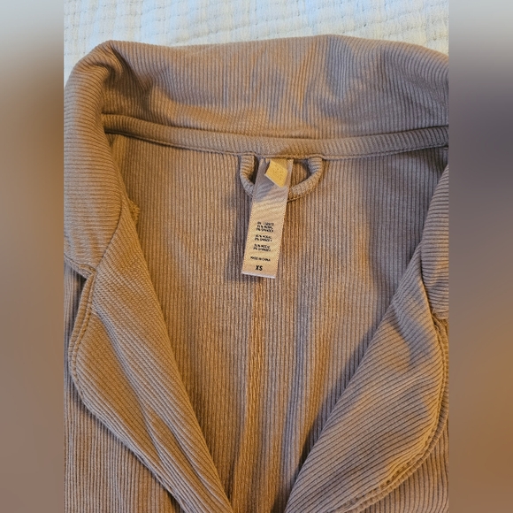 Skims Soft Lounge long sleeve sleep set - Picture 5 of 6